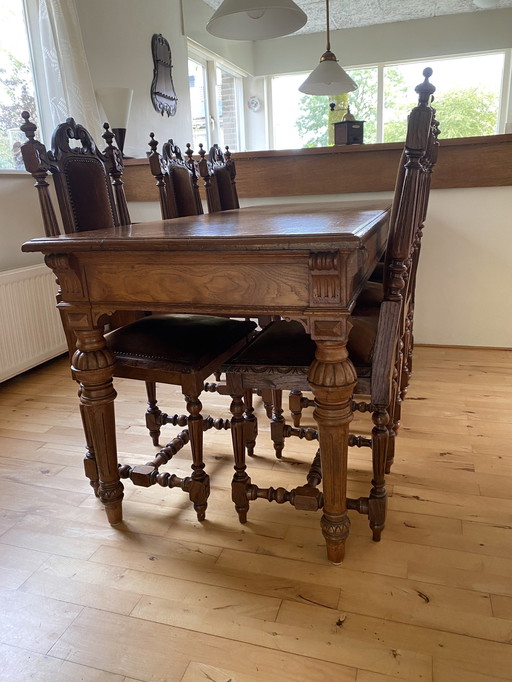 Table vintage en bois avec 6 chaises