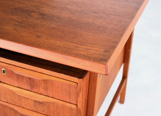 Image 1 of Bureau danois vintage en teck