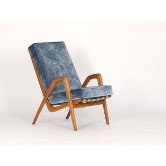 Image 1 of Fauteuil vintage en chêne et velours bleu, Tchécoslovaquie 1950