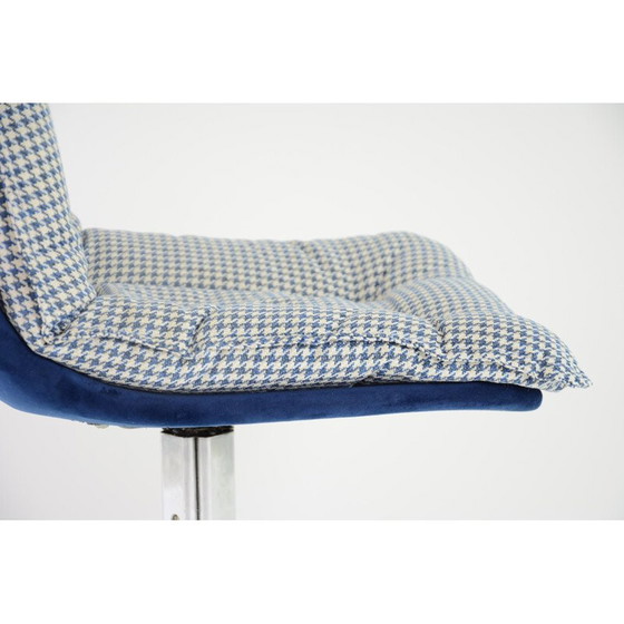 Image 1 of Ensemble de 4 chaises pivotantes vintage chromées bleues