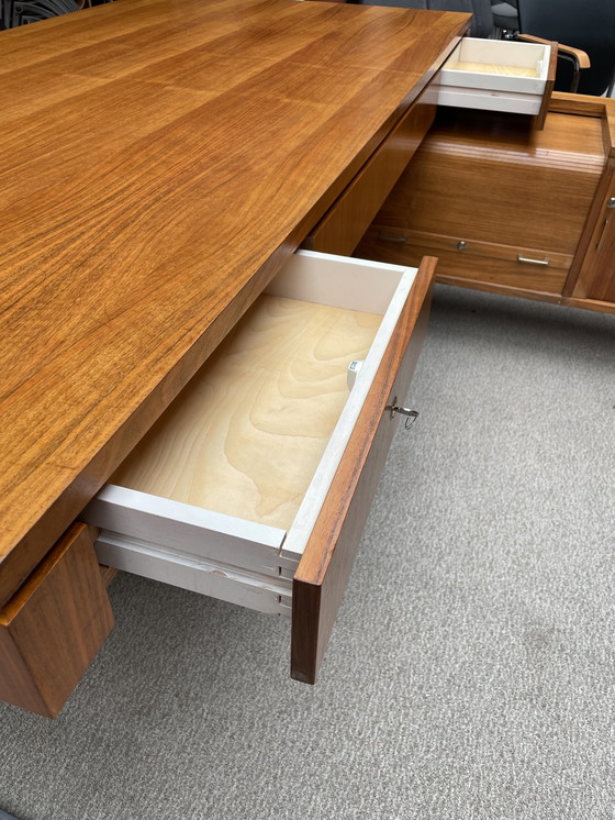 Image 1 of Bureau de direction scandinave vintage avec armoire