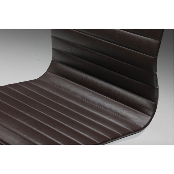 Image 1 of Fauteuil vintage en aluminium et cuir par Charles et Ray Eames pour Vitra, 1958