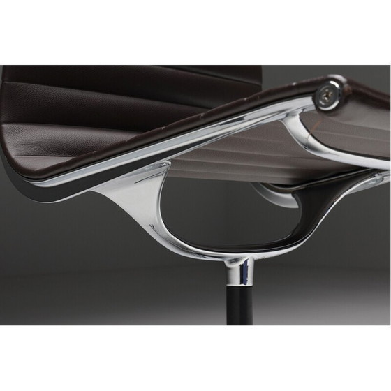 Image 1 of Fauteuil vintage en aluminium et cuir par Charles et Ray Eames pour Vitra, 1958