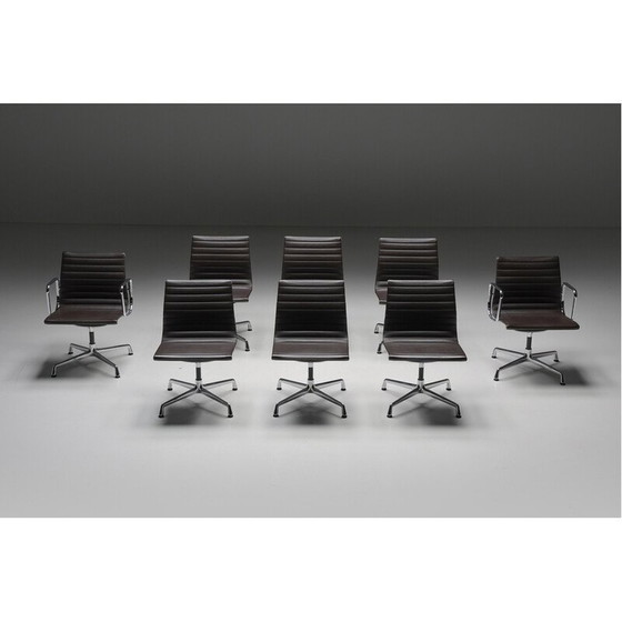 Image 1 of Fauteuil vintage en aluminium et cuir par Charles et Ray Eames pour Vitra, 1958
