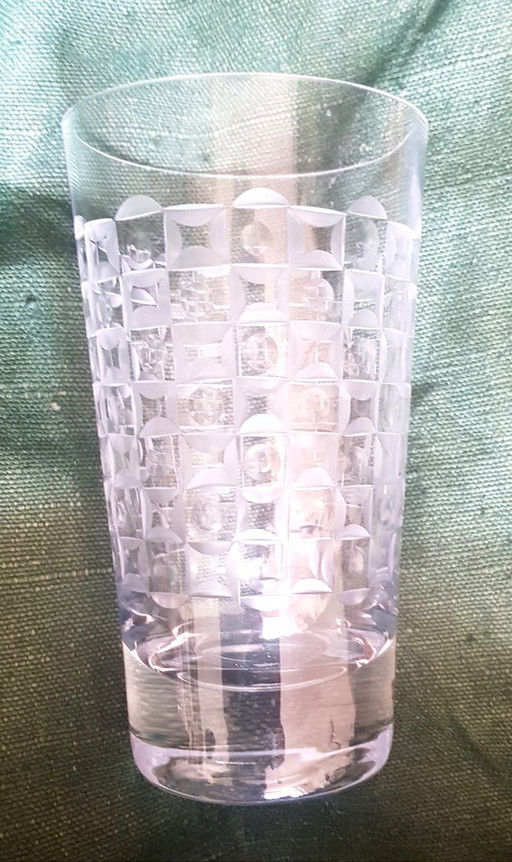 Vase cylindrique en cristal à décor géométrique, années 1960