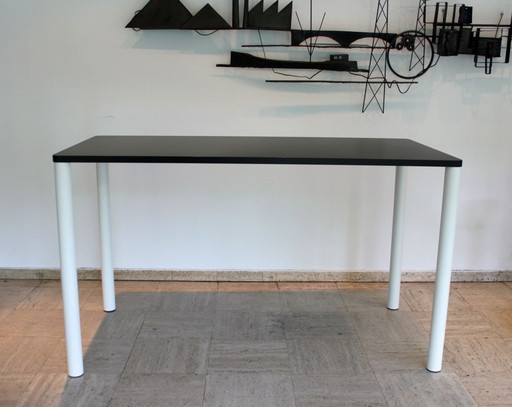 Table Haute Par Julien Renault Pour Hem 