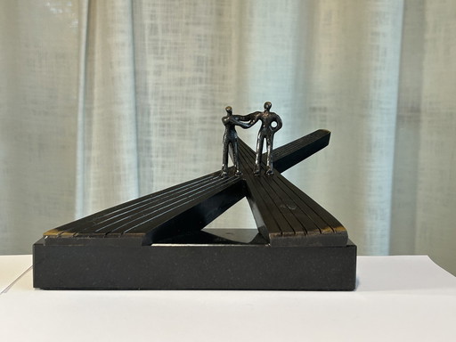 Corry Ammerlaan - Sur la séparation des routes - Sculpture en bronze - Artihove