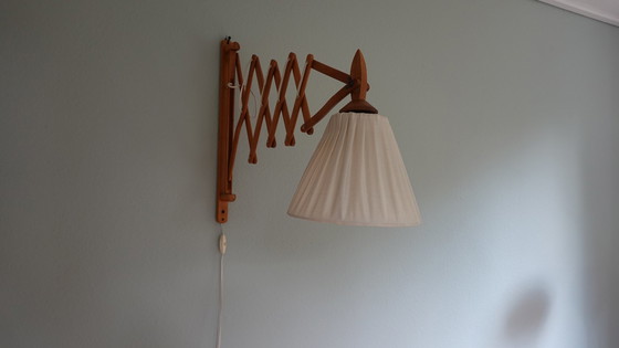 Image 1 of Lampe à ciseaux danoise en bois du Mid Century