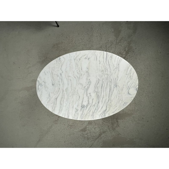 Image 1 of Table basse ovale vintage par Saarinen Knoll