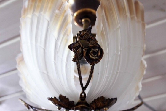 Image 1 of Lampe pendante en verre et laiton de style baroque