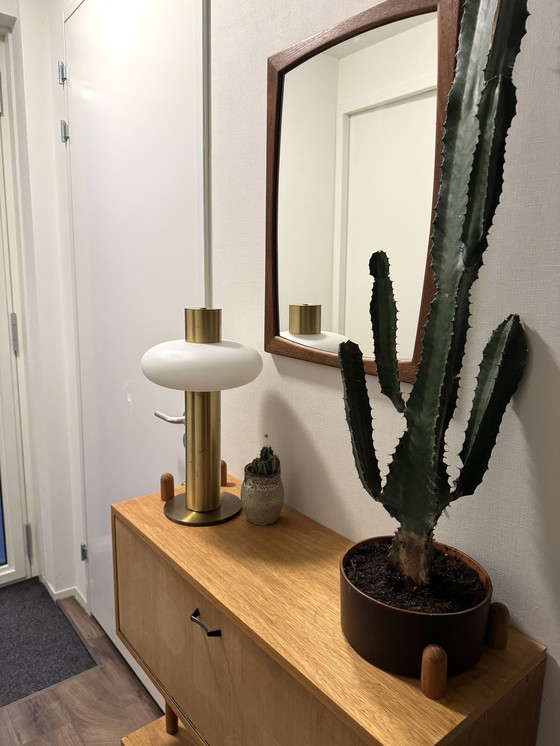 Image 1 of Lampe de table vintage en laiton et verre