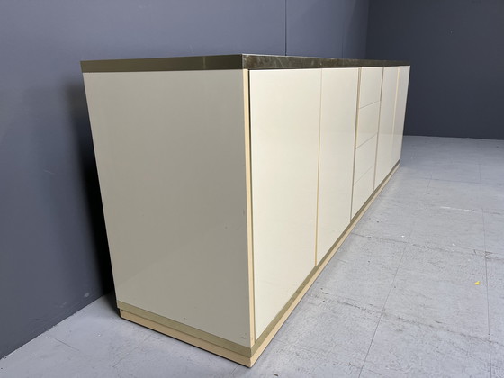 Image 1 of Crédence laquée beige à la manière de Jean Claude Mahey, 1970S