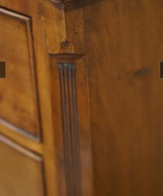 Image 1 of Commode anglaise en acajou à façade en arc de cercle