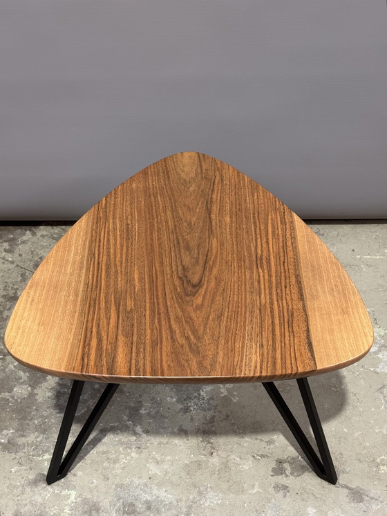 Image 1 of Table d'appoint triangulaire