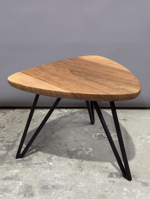 Table d'appoint triangulaire