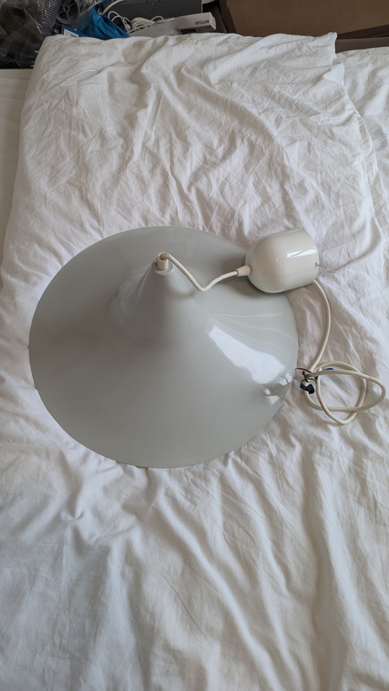 Image 1 of Lampe suspendue vintage trompette / chapeau de sorcière