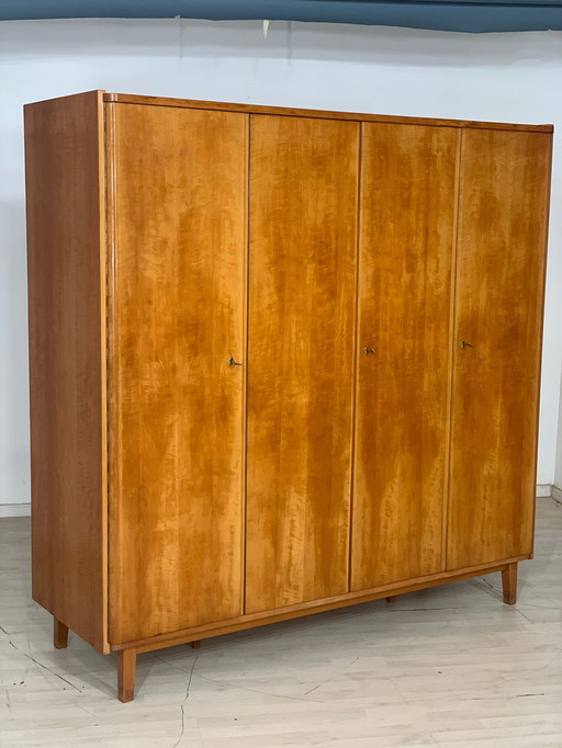 Mid Century armoire garde-robe vintage