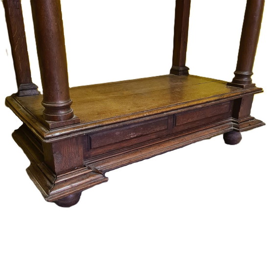 Image 1 of Meuble de table ancien en chêne français, en partie du 18e siècle