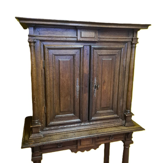 Image 1 of Meuble de table ancien en chêne français, en partie du 18e siècle