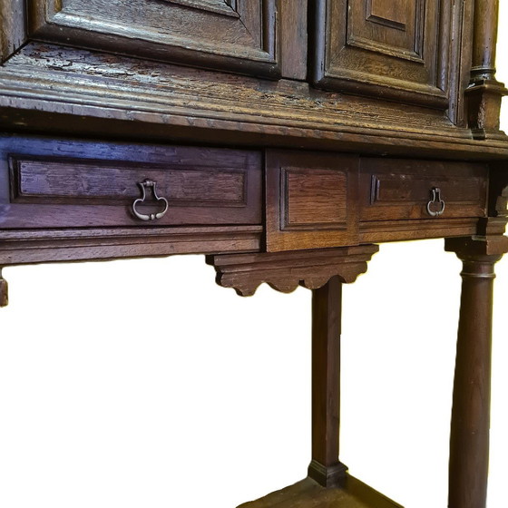 Image 1 of Meuble de table ancien en chêne français, en partie du 18e siècle