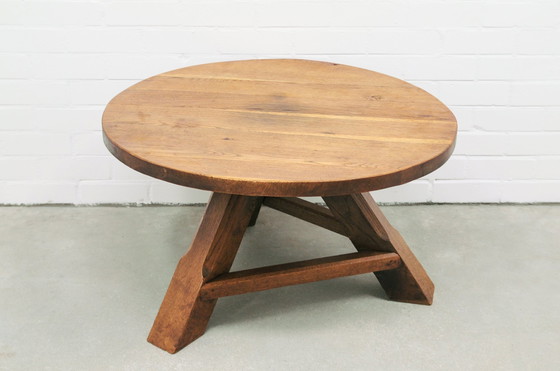 Image 1 of Table basse ronde en chêne brutaliste