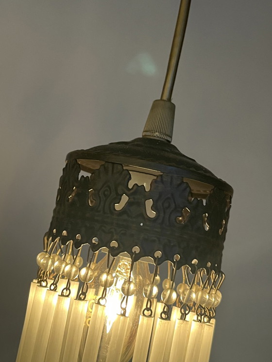 Image 1 of Ensemble de 5 lampes pendantes vintage à tige en opaline cristal