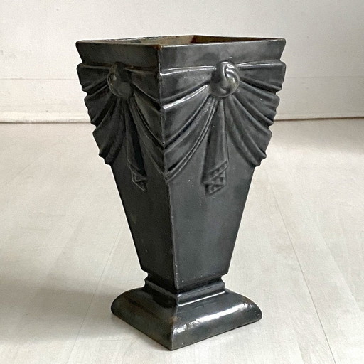 Petit Vase Art Déco En Fonte Émaillée Grise