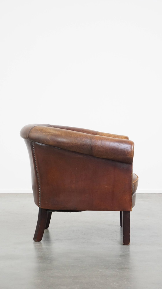 Image 1 of Fauteuil Club en peau de mouton avec clous décoratifs