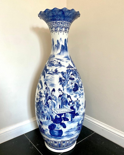 Grand vase en porcelaine de Chine peint à la main