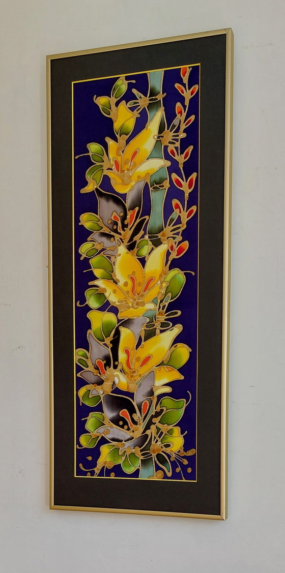 Image 1 of Peinture abstraite sur soie de l'artiste Batik avec des fleurs