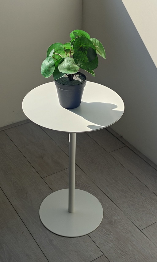 Table d'appoint moderne blanche en acier