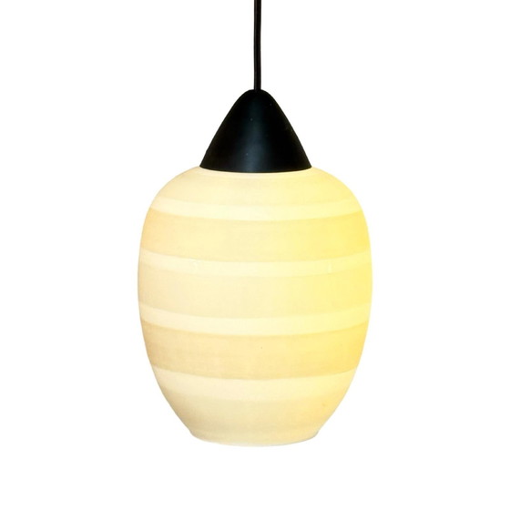 Image 1 of Suspension Mcm Vintage 50's - Verre blanc dépoli / semi translucide et dessus noir - Attr. Louis Kalff / Phillips