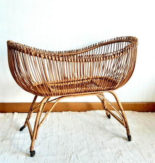 Berceau moïse en rotin vintage vers 1960