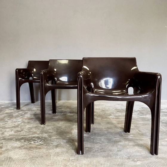 Image 1 of Ensemble de 4 fauteuils Gaudi et table basse Demetrio par Vico Magistretti pour Artemide, 1974