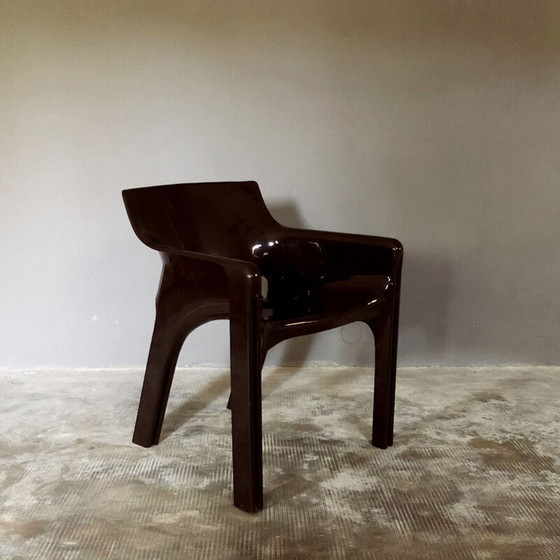 Image 1 of Ensemble de 4 fauteuils Gaudi et table basse Demetrio par Vico Magistretti pour Artemide, 1974