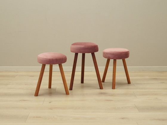 Image 1 of Ensemble de trois poufs roses, design danois, années 1960, production : Danemark