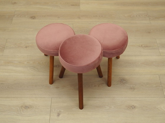 Image 1 of Ensemble de trois poufs roses, design danois, années 1960, production : Danemark