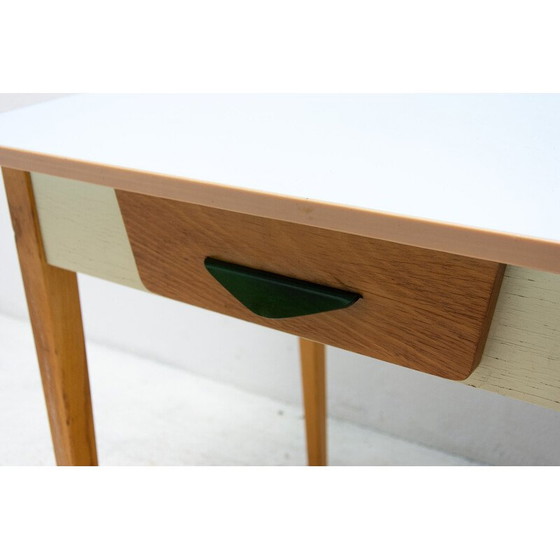 Image 1 of Table d'appoint en bois et formica du milieu du siècle, Tchécoslovaquie années 1960