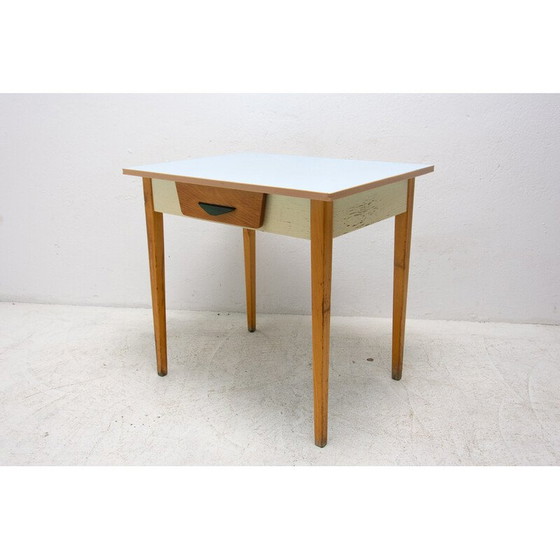 Image 1 of Table d'appoint en bois et formica du milieu du siècle, Tchécoslovaquie années 1960