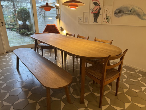 Table et banc à pieds triangulaires Hay. Simon Jones