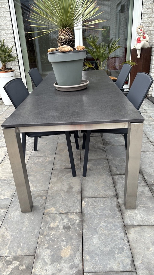 Table de jardin en acier inoxydable avec plateau Dekton en état neuf