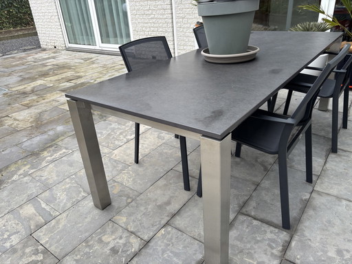 Table de jardin en acier inoxydable avec plateau Dekton en état neuf