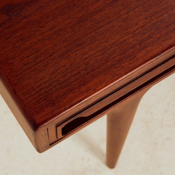 Image 1 of Mk10665 Table basse en teck restaurée