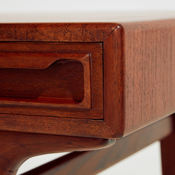 Image 1 of Mk10665 Table basse en teck restaurée