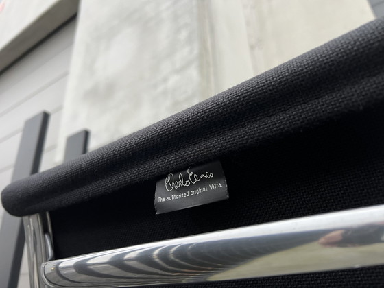 Image 1 of 2X Vitra Eames Ea117 Hopsak Chaises pivotantes