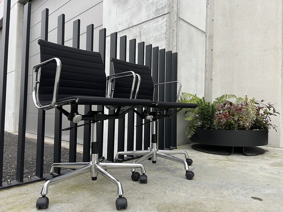 Image 1 of 2X Vitra Eames Ea117 Hopsak Chaises pivotantes