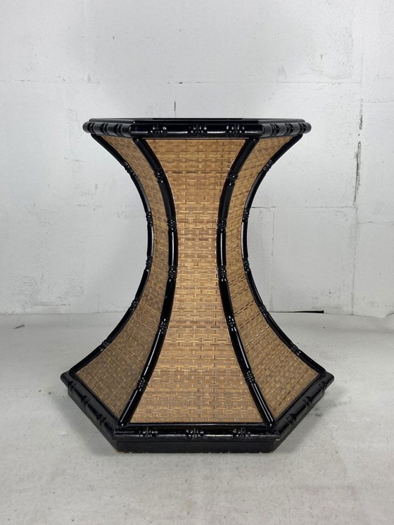 Image 1 of Table d'appoint en bambou et rotin de style Régence, années 1960