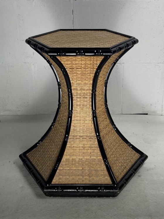 Image 1 of Table d'appoint en bambou et rotin de style Régence, années 1960