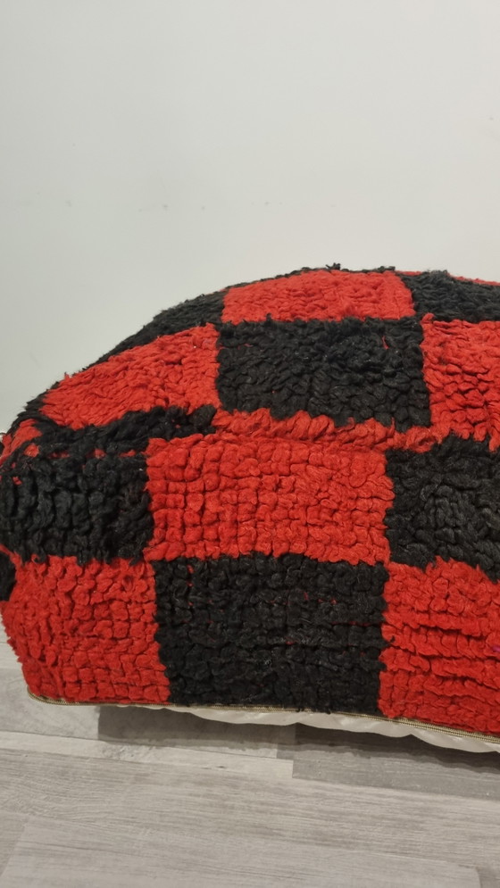 Image 1 of Tabouret marocain à carreaux, coussin d'assise rouge/noir