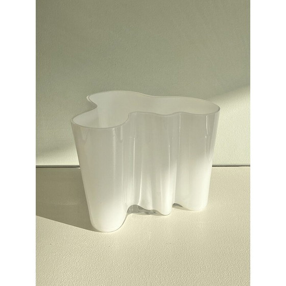 Image 1 of Vase vintage blanc 3030 Savoy par Alvar Aalto pour Iittala, Finlande